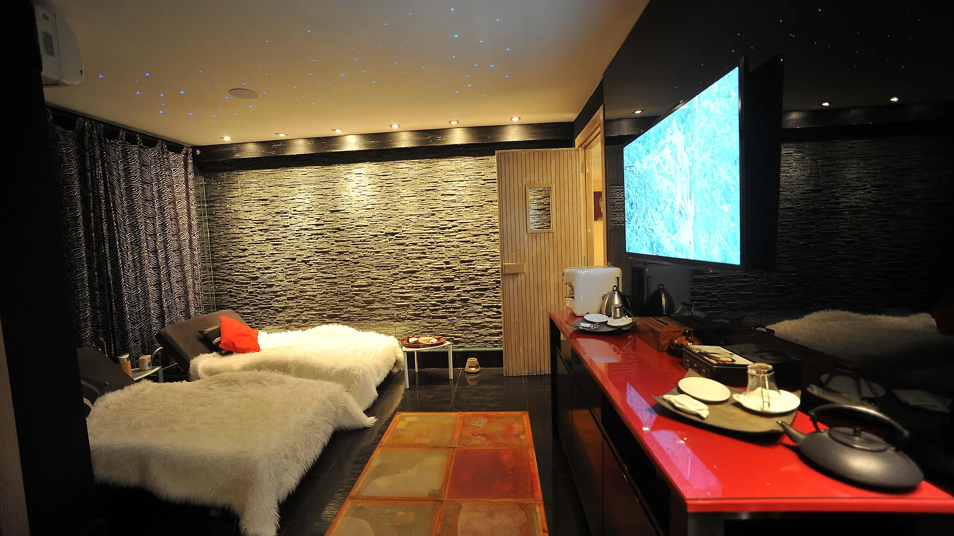 Casablanca Suites & Spa 4*,